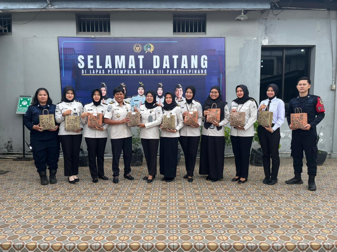 Pastikan Pegawai Tetap Prima dalam Bertugas, Lapas Perempuan Pangkalpinang Adakan Pemeriksaan Kesehatan dan Pembagian Multivitamin